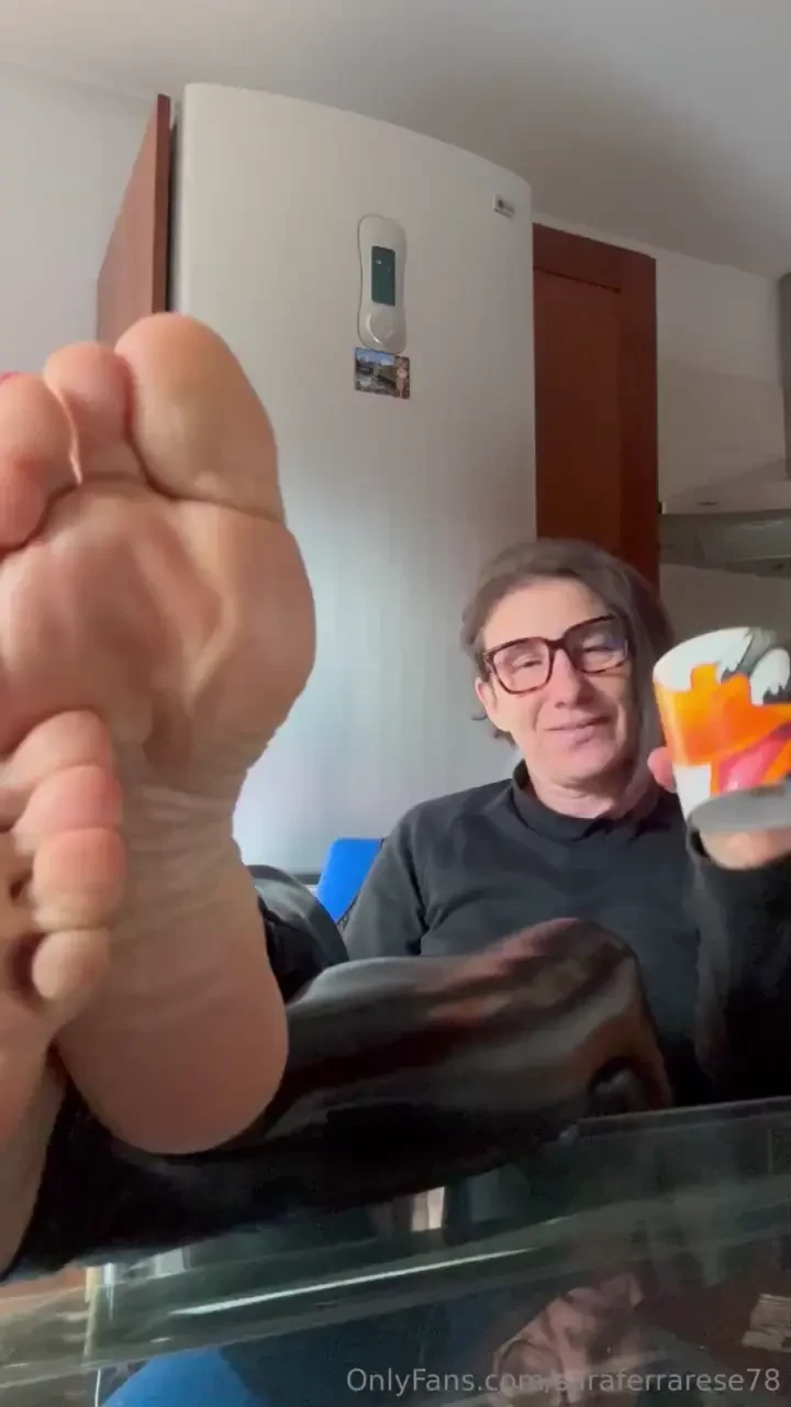 Buona giornata succhia alluci have a good day suck toes 