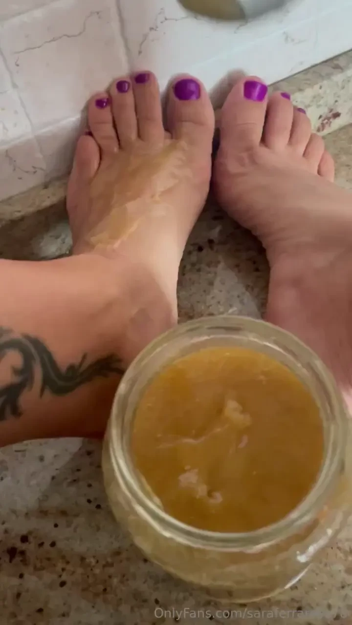 Sto preparando la cena ovviamente i miei regali piedini sono la base 