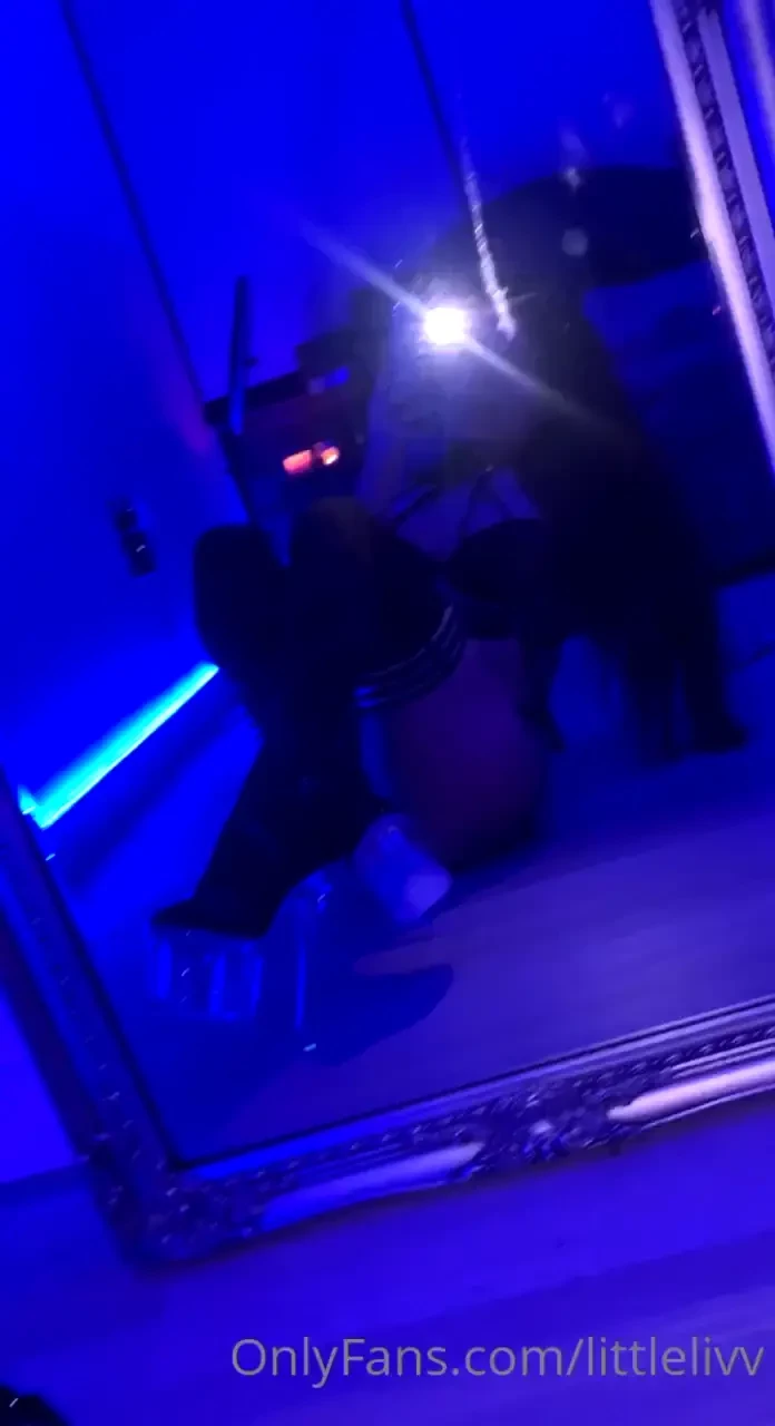 Available for private shows all night guys dm me for details 