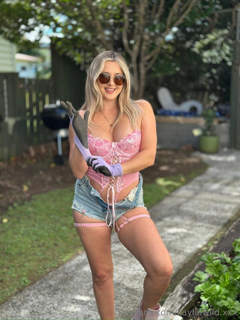 Hey babe you know i don t usually share many other creators but i ve 