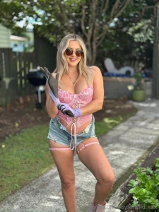 Hey babe you know i don t usually share many other creators but i ve