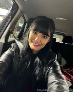 Could ve been a model but i d rather be your distraction