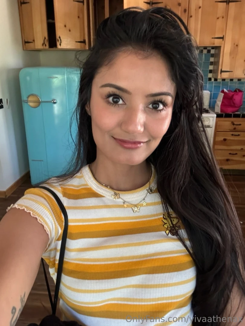 Just a little smile for u what do you think it means 