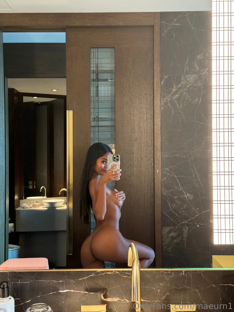 Ass or tits which one you go to first dm me your favorite 