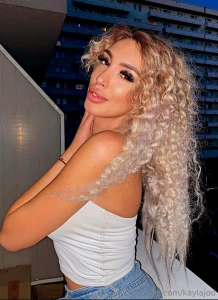 Would you kiss these juicy lipss