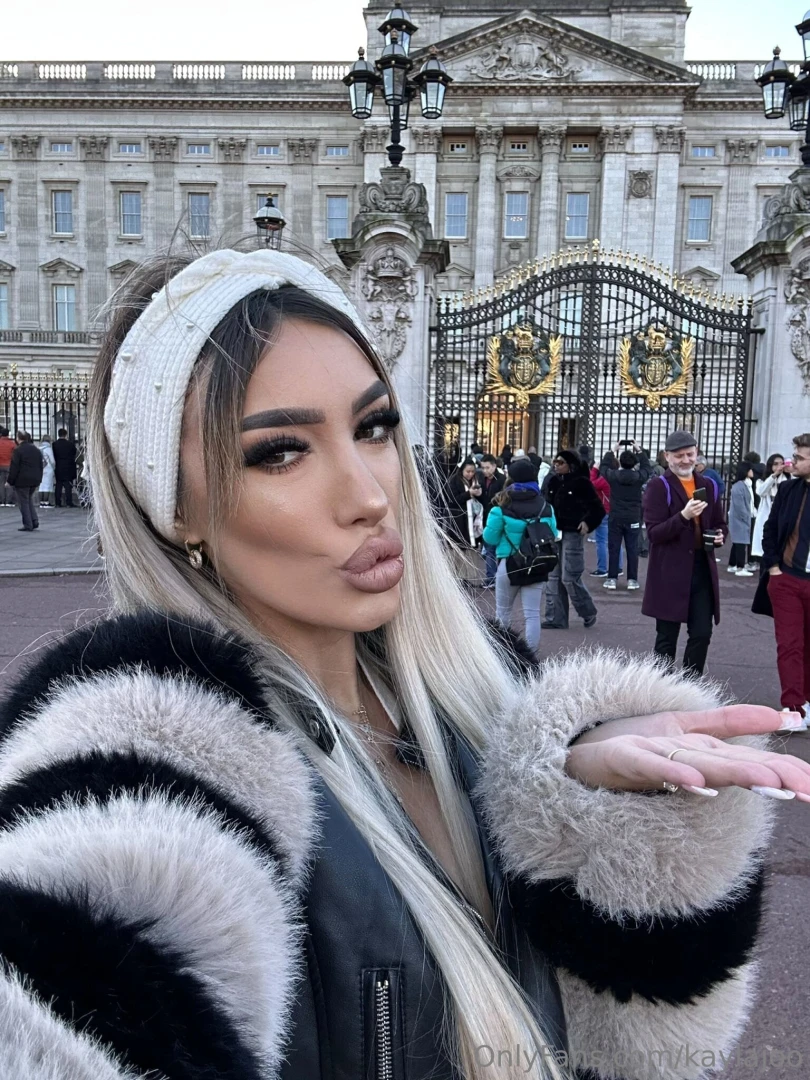 We should do a sight seeing together in london some dayy what do you 