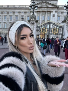 We should do a sight seeing together in london some dayy what do you