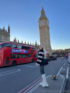 We should do a sight seeing together in london some dayy what do you part 1