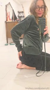 I got a new outfit video of me in my new yoga pants rubbing them