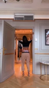 Se fossi cosi in camera tua cosa succederebbe dopo