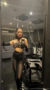 I can see you re looking at me but do you deserve it