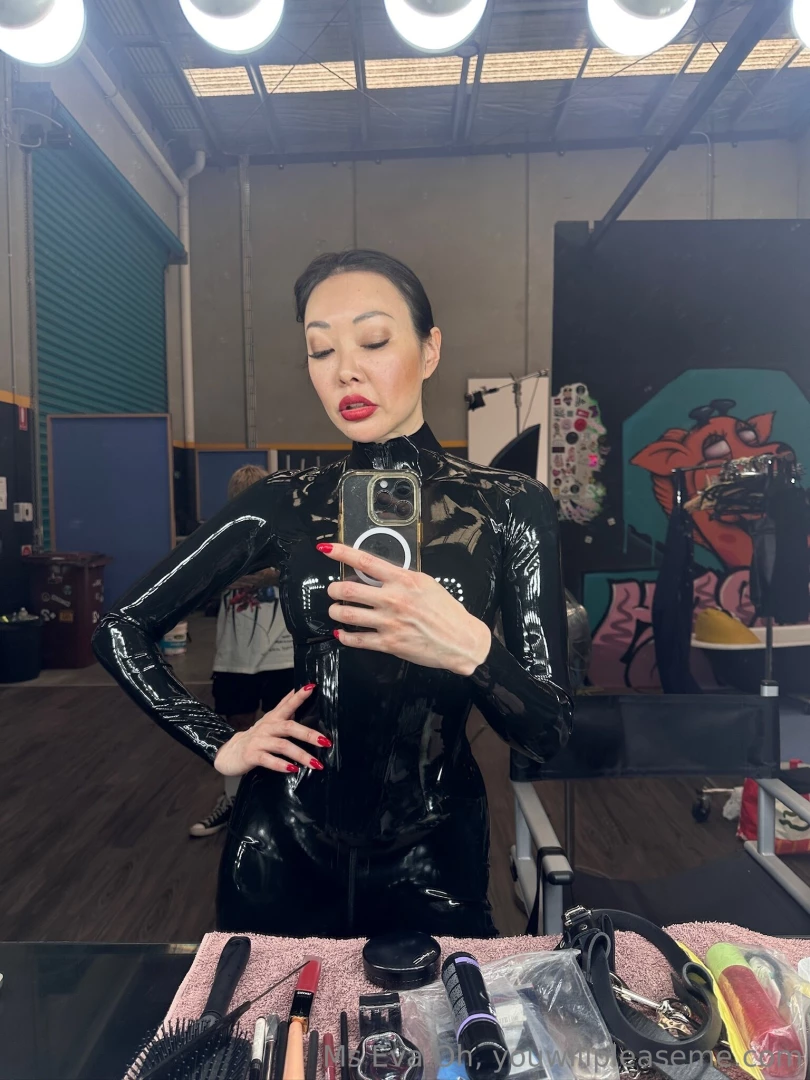 If i told you to get on your knees right now would you even hesitate 