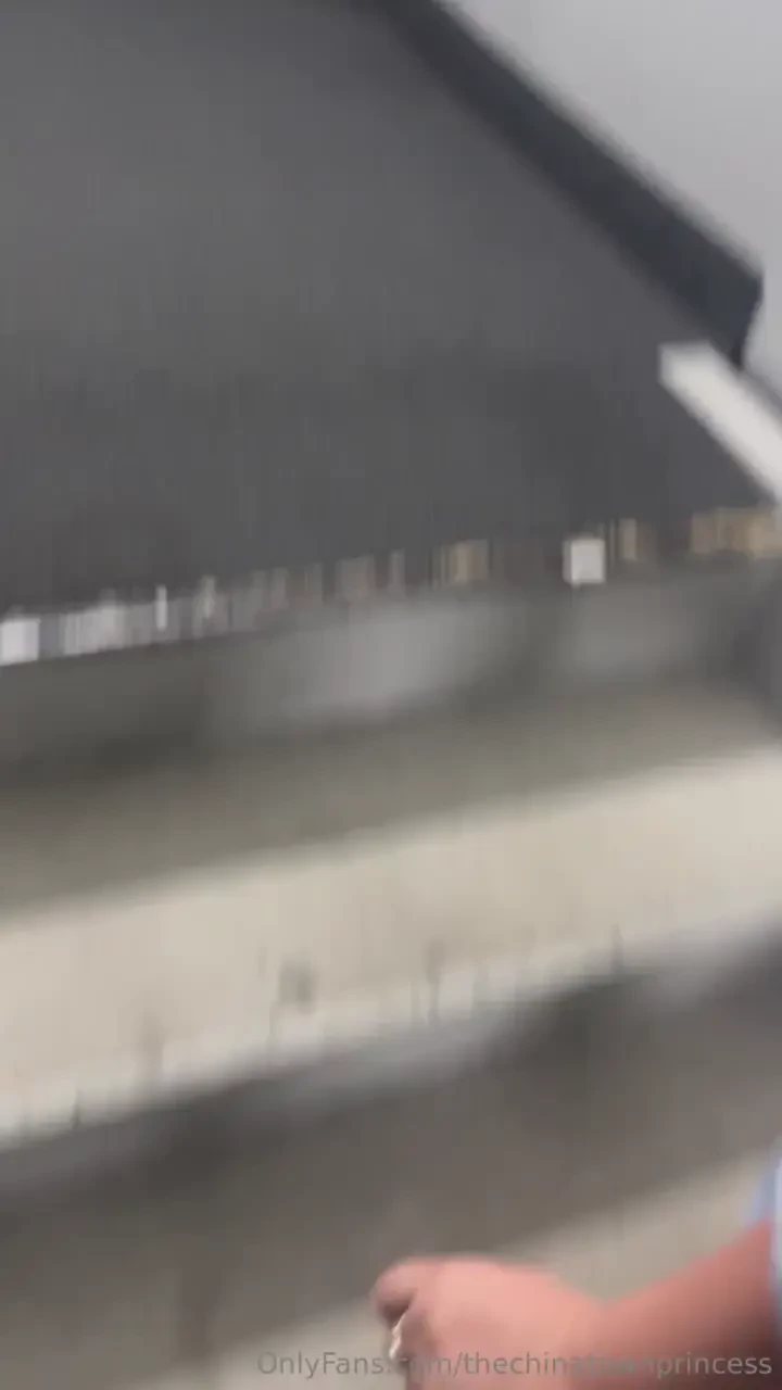 Blow job in the stairwell 
