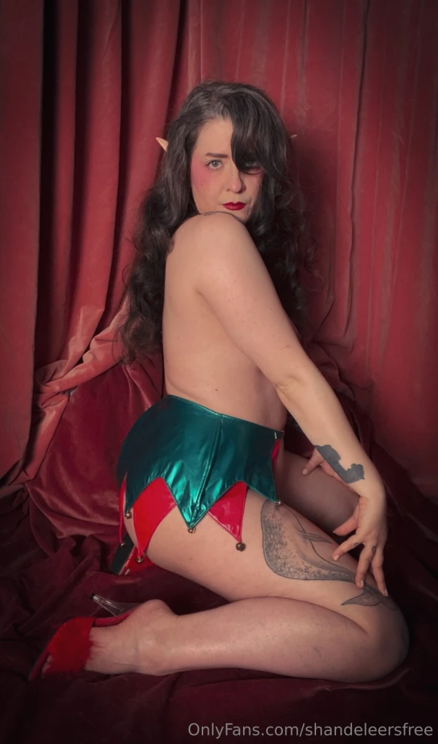 Holiday party pix peep all 4 of last month s holiday season shoots part 2 