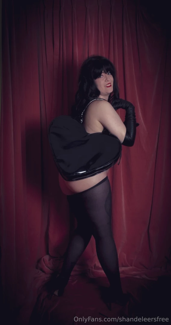 Shan de femlin reporting for a weekend of love 