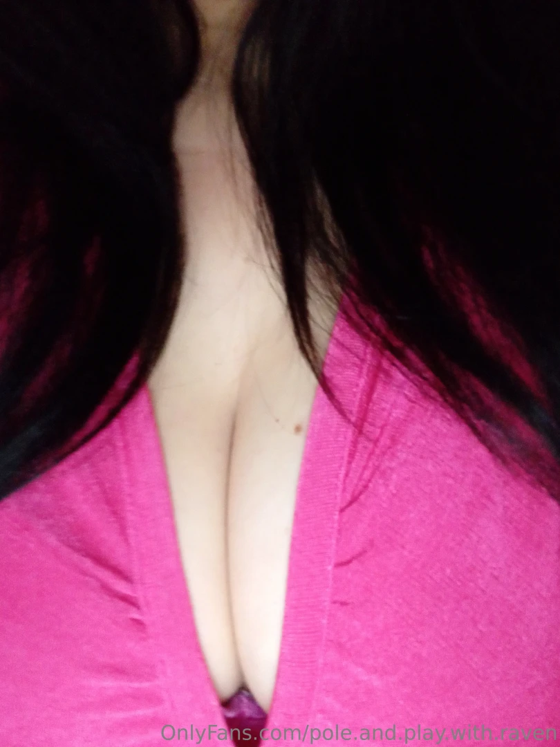 Comment if you think i look good in pink send a tip and i ll send you 