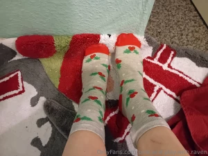 Where are my feet lovers at had a hard shift at work today so here s a