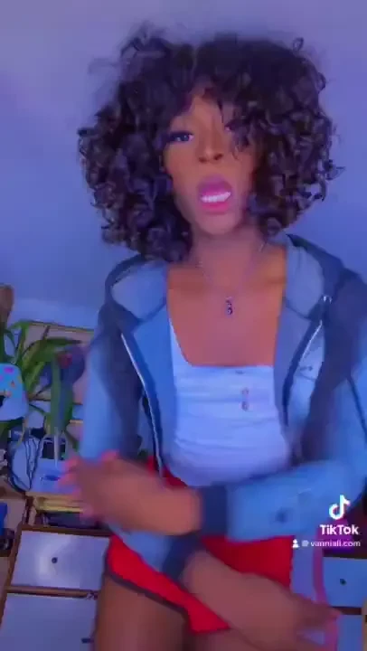 Shaking my ass to a dirty beat 