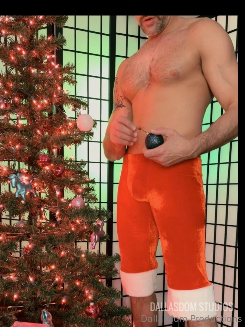 Who wants a xmas custom from your favorite male slut let s make some 