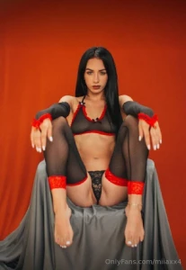 Michelle_the_witch stop scrolling i m about to enchant you with my