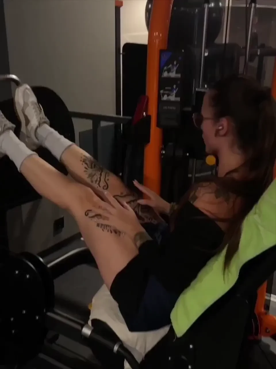 You want an arse like that repeat after me 1 the leg press in the 