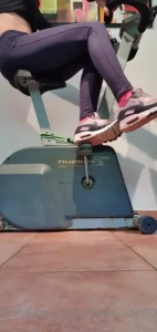 Mi alleno e poi mi tolgo i calzini sudati i work out and then take off