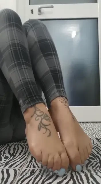 Video di quasi 6 minuti dove facendoti vedere i miei piedi sia le 