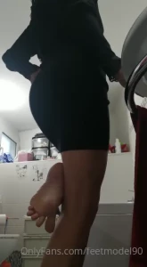 Ennesimo video dove mi muovo da porca con un vestitino sexy per poi