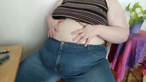 I filmed this little smoke session and belly play video after my pizza