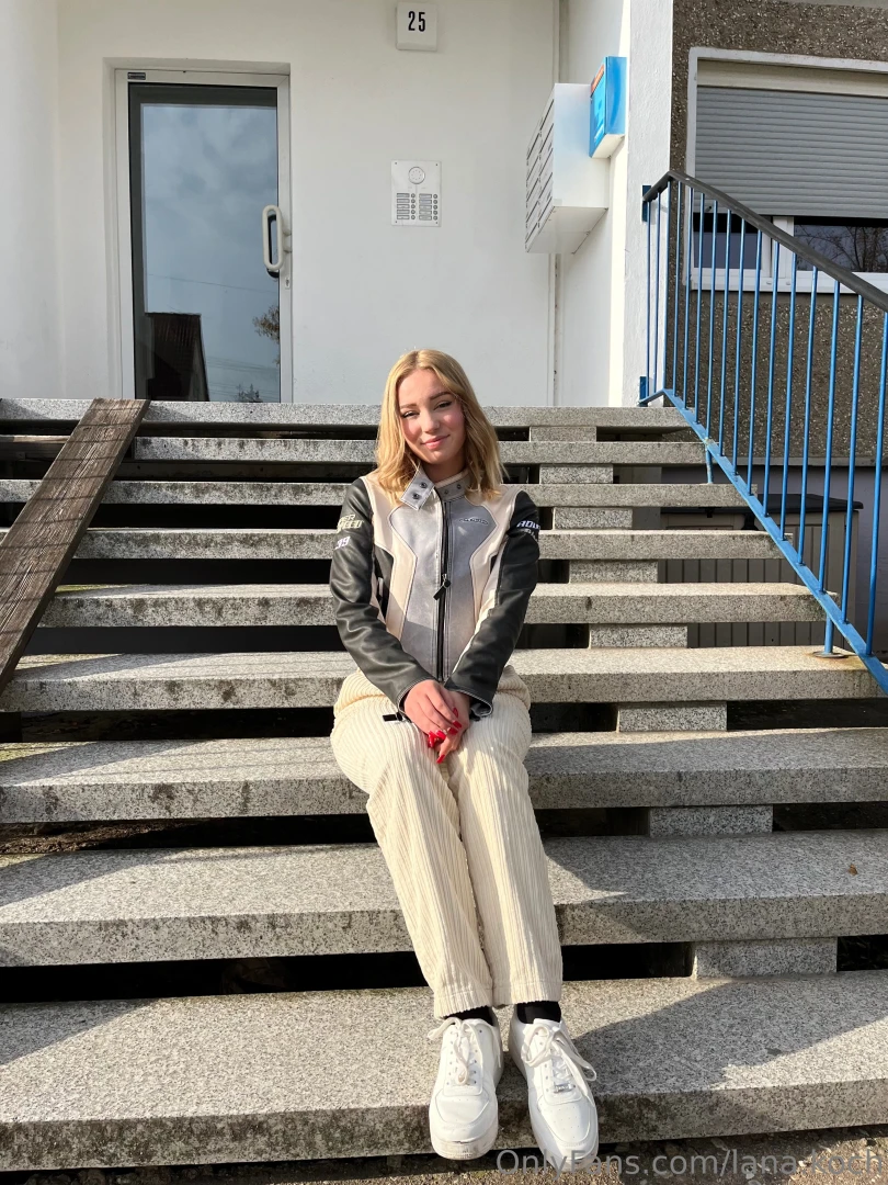 Schl ssel vergessen und jetzt auf die schwester warten rgerlich aber 