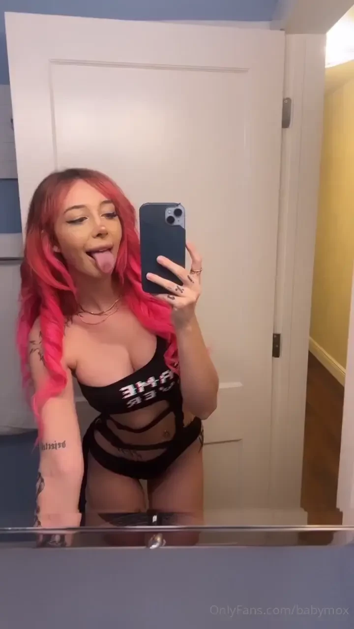 Fuck me on front of the mirror so u can watch my face as u fill me up 