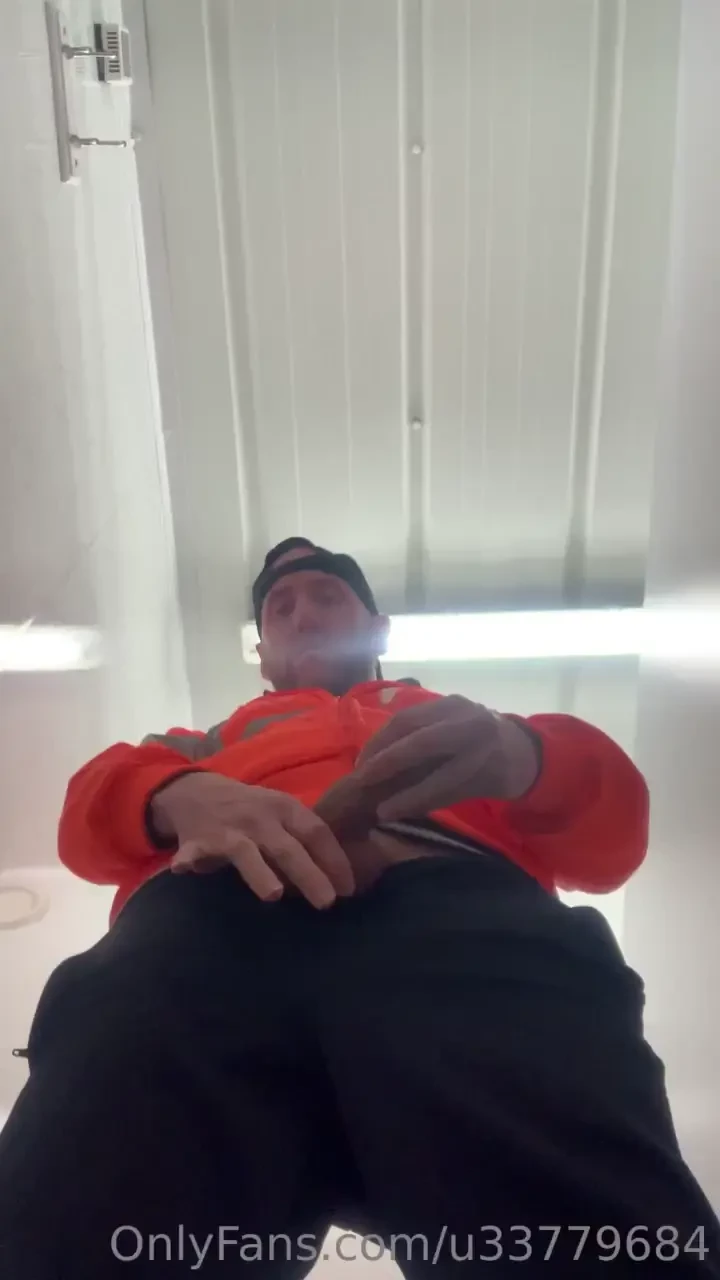 Quick upload before work hung unload wank bigcock 