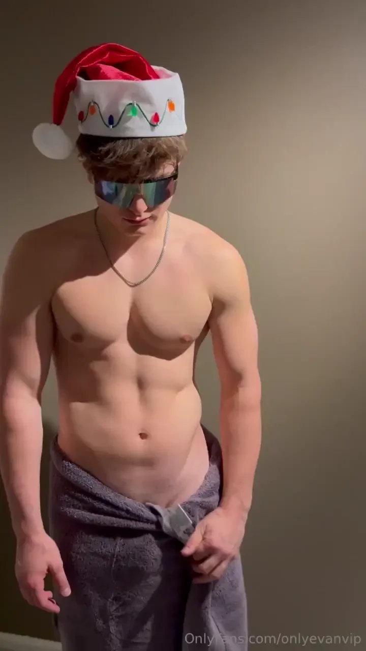 I just wanna show off how sexy my bf is 