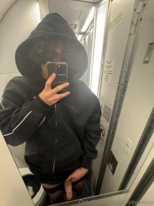 Got super horny on the plane