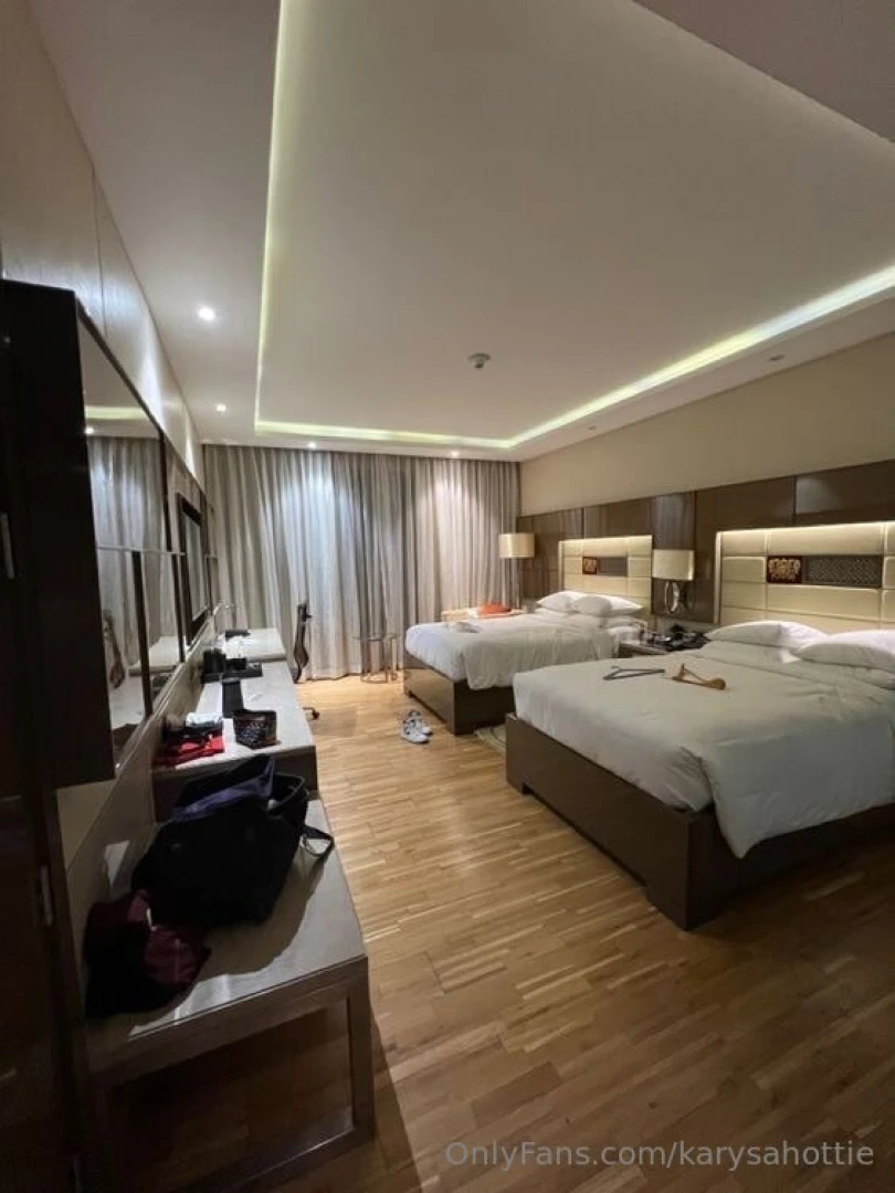 Pr ve som pri la na hotel v ktorom str vim teraz 3 dni o v etko m m v part 1 