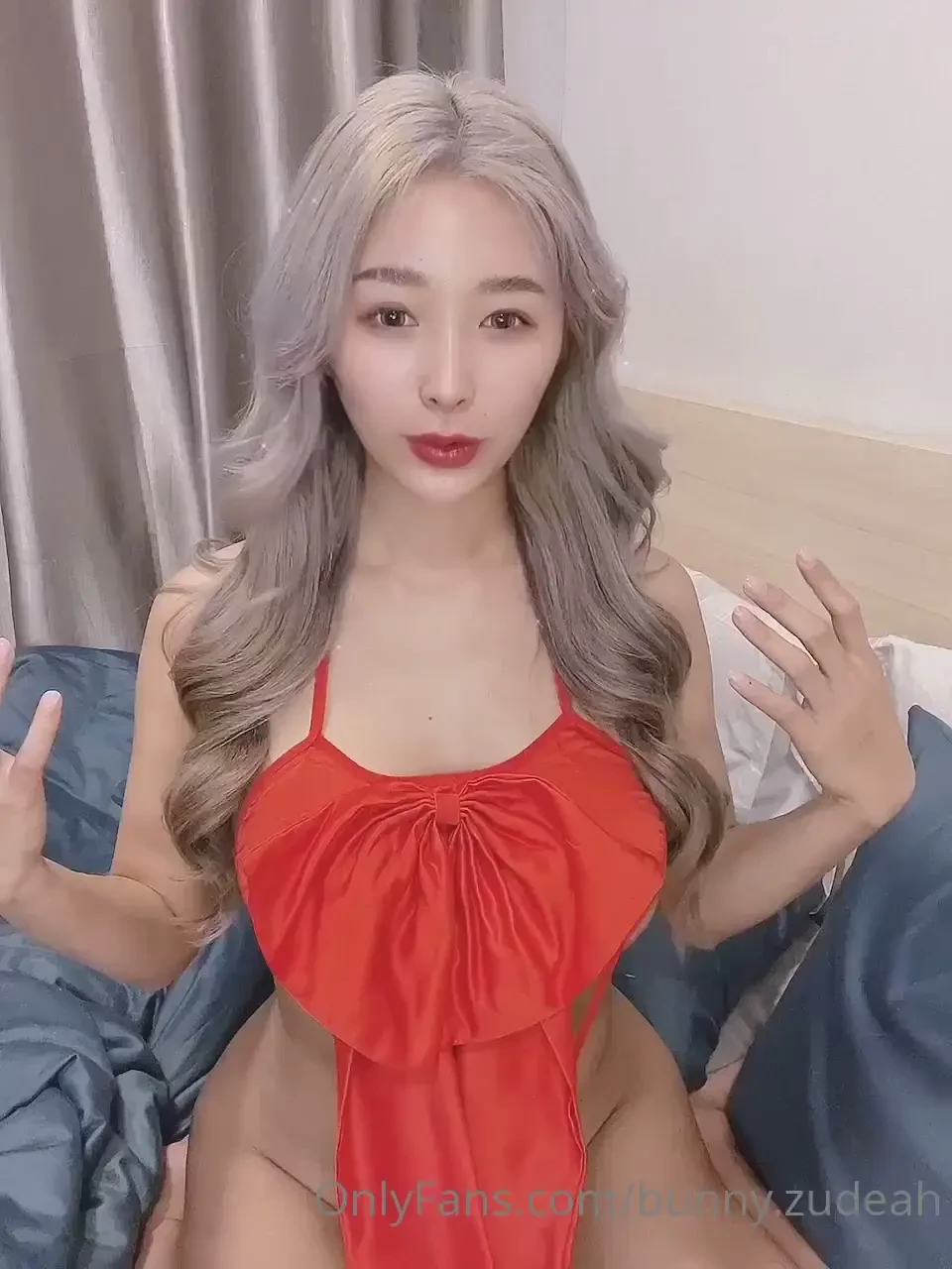 Happy new year in the new year i wish all the fans who follow me in 