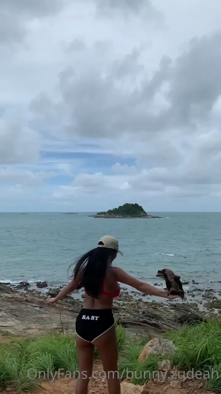 No bra no underwear free clip according to the contract for those who 