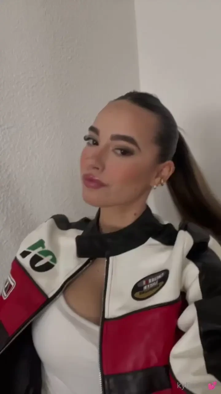 I m in love with this jacket 