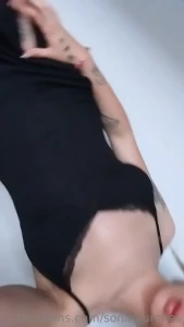 Te gusta el vestido que me ha comprado un seguidor si quieres verme