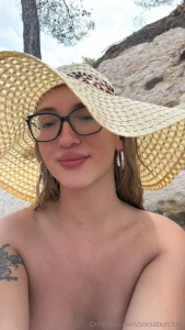 Los rumores son ciertos ando rodeada de galanes en las playas de