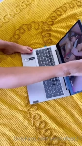 Io mi intrattengo con una delle mie attivit preferite voi che