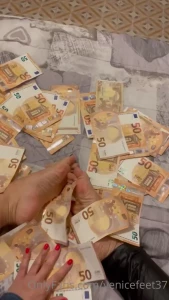 Ma quanto vi piacciono i miei piedini