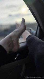 Esperando en mi coche aire fresco en mis pies waiting in my car fresh part 3