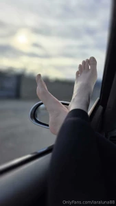 Esperando en mi coche aire fresco en mis pies waiting in my car fresh part 4