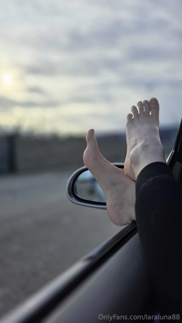 Esperando en mi coche aire fresco en mis pies waiting in my car fresh part 1 