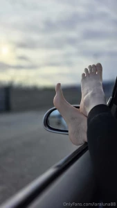 Esperando en mi coche aire fresco en mis pies waiting in my car fresh part 1