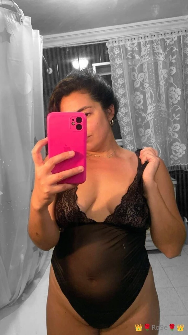 I m in the bathroom right now and this big bathtub is just begging to 