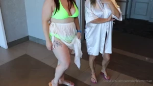 Double foot smelling handjob with mel pedsrmeds gets all the foot