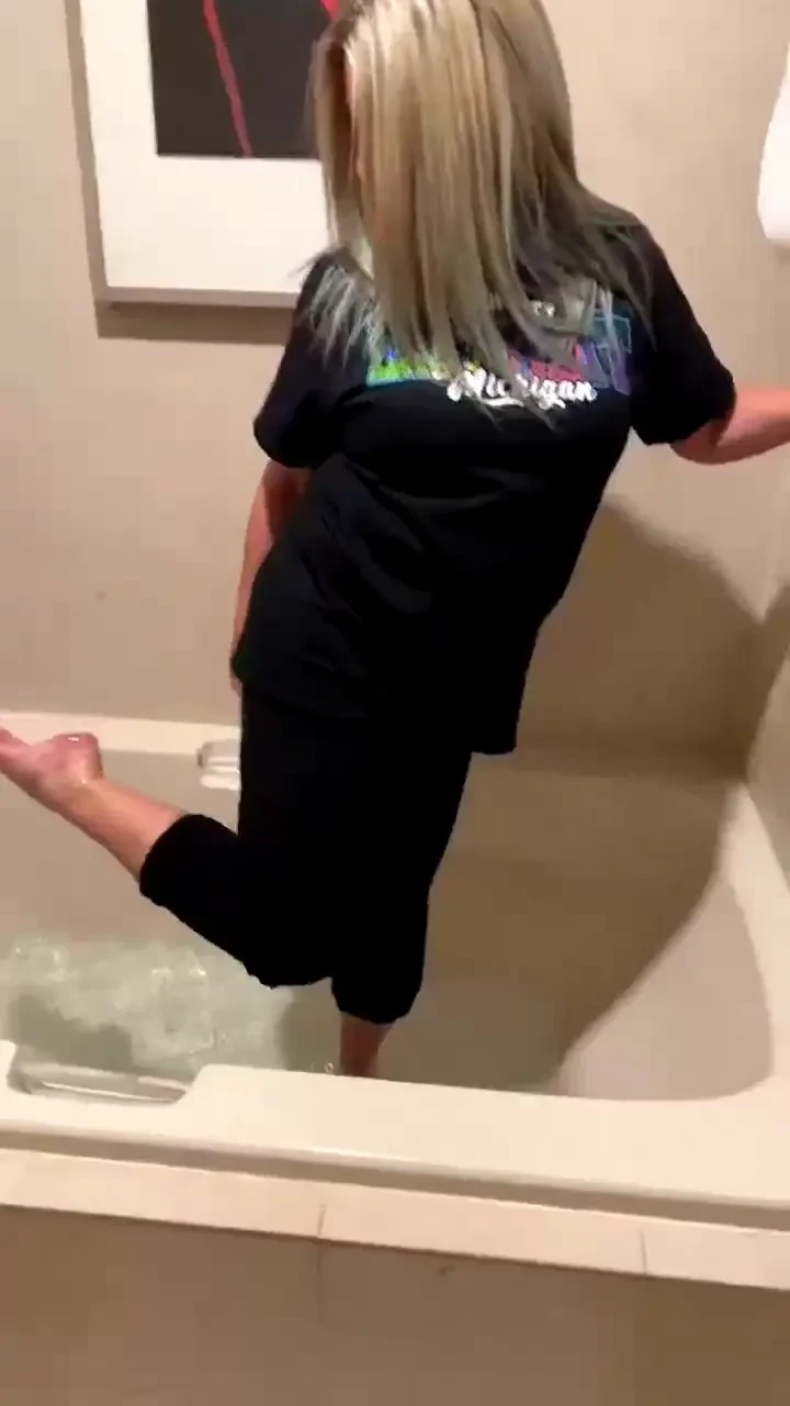 Stream started at 02 14 2024 09 34 am with sweetesthangsfeet 