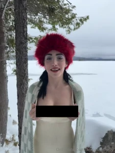 It s so cold look at my nipples in -4 degree weather